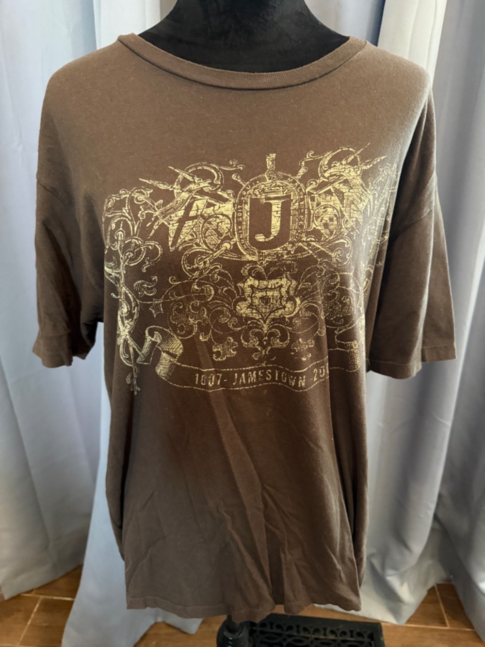 Men's Brown Short-Sleeve Graphic Tee with Gold Crest